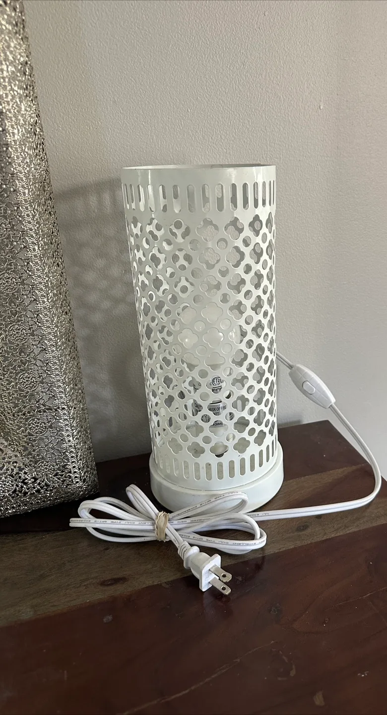 White Metal Table Lamp thumbnail