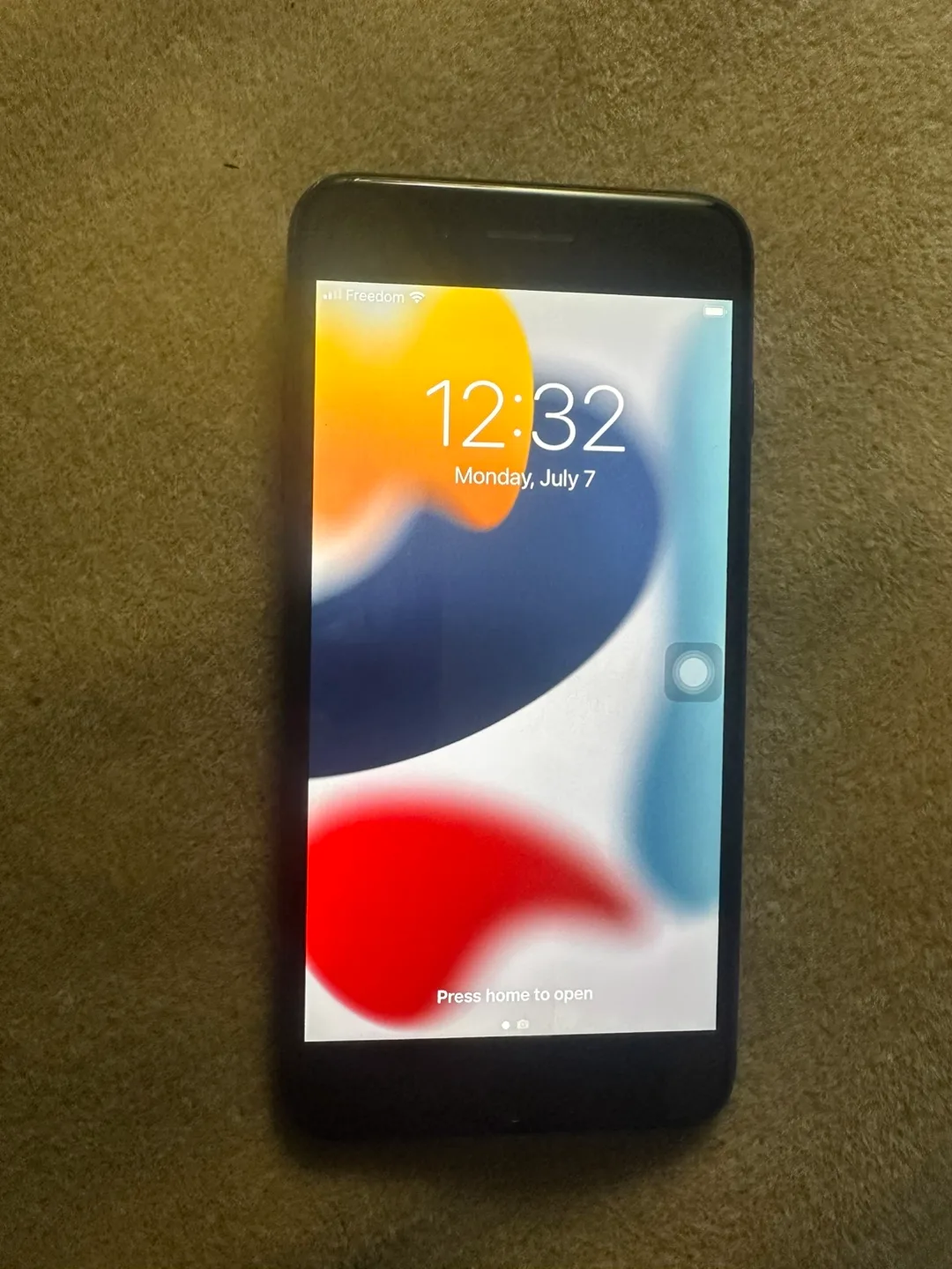 Apple iPhone 8 thumbnail