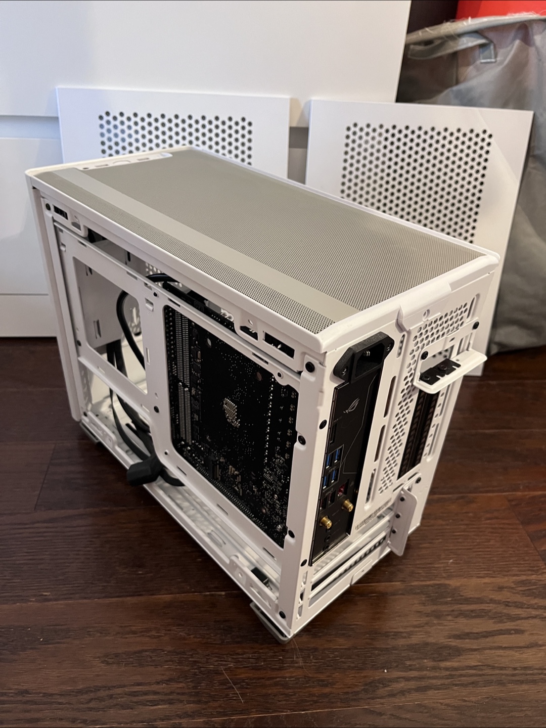 NR200P Mini-ITX PC Case - photo 5