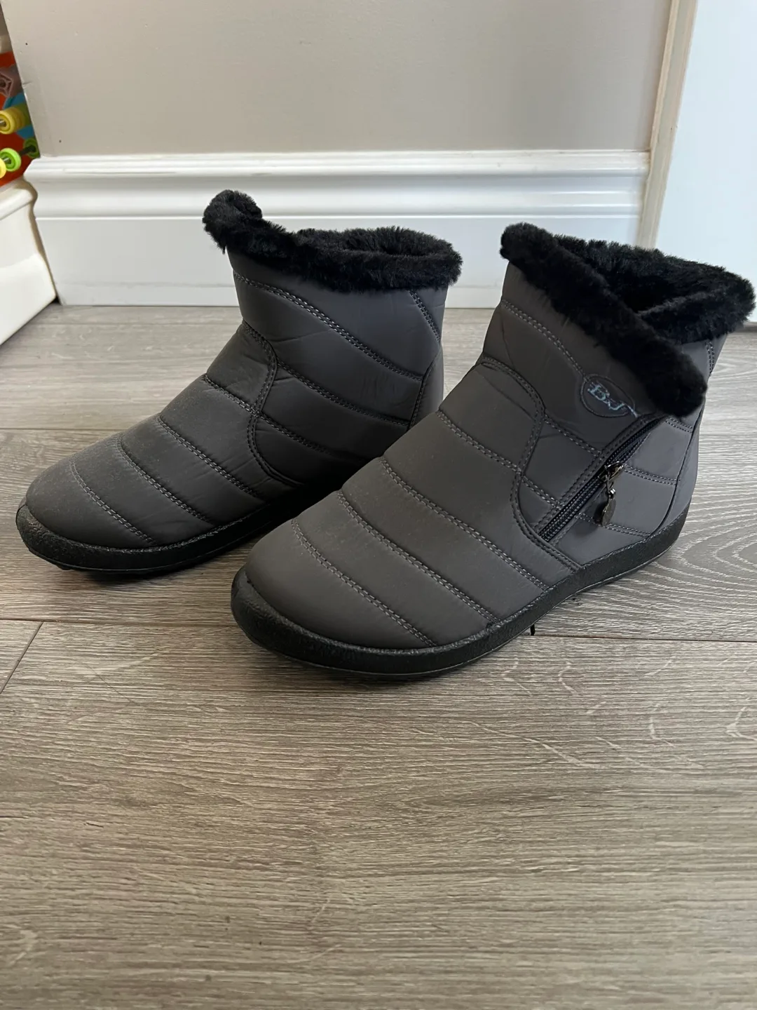 Gray boots thumbnail