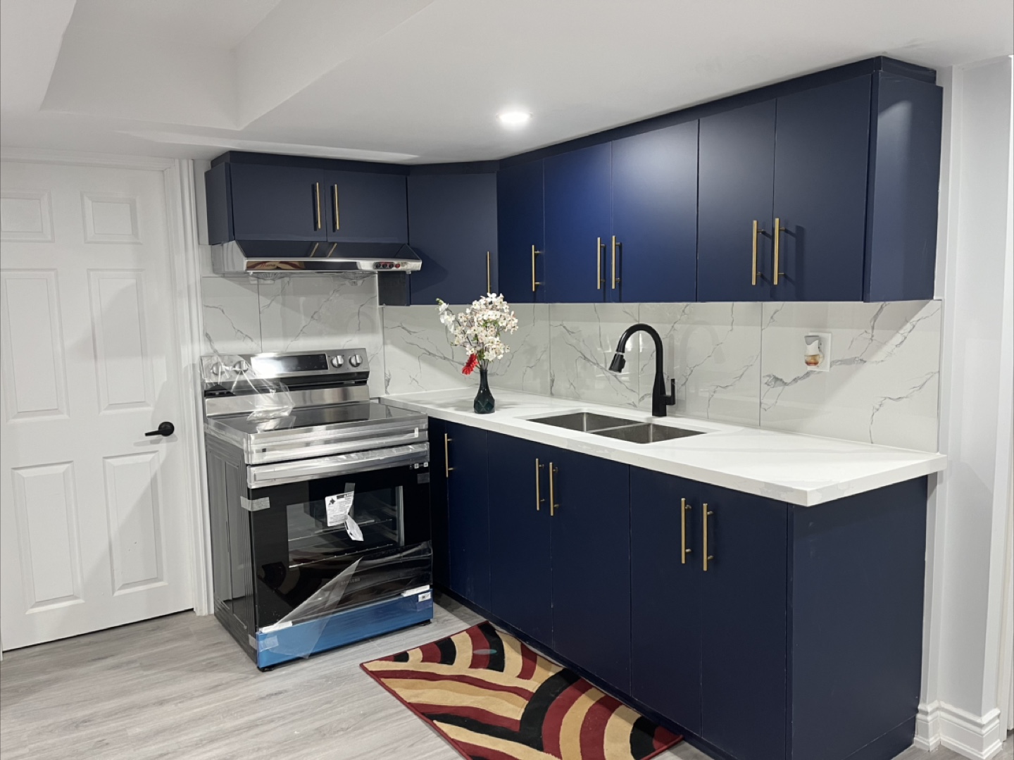 2 Bed 1 bath Walkup Basement Apartment for Rent - photo 3