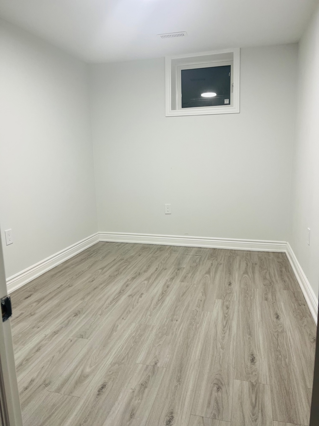 2 Bed 1 bath Walkup Basement Apartment for Rent - photo 4