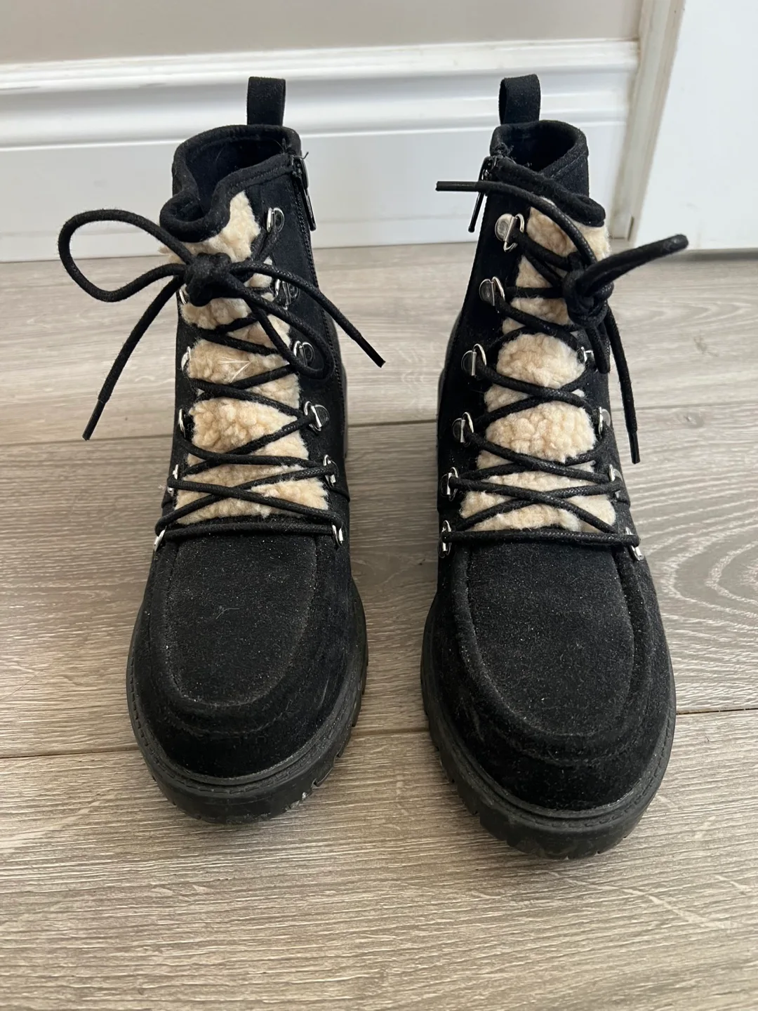 Sun+stone boots image indicator(2)