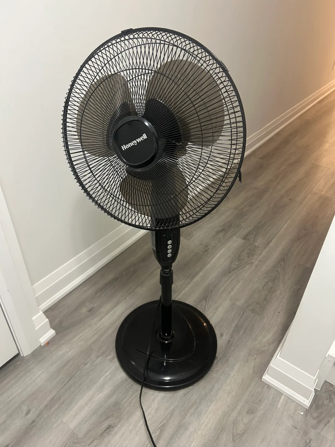 Honeywell Black Stand Fan thumbnail