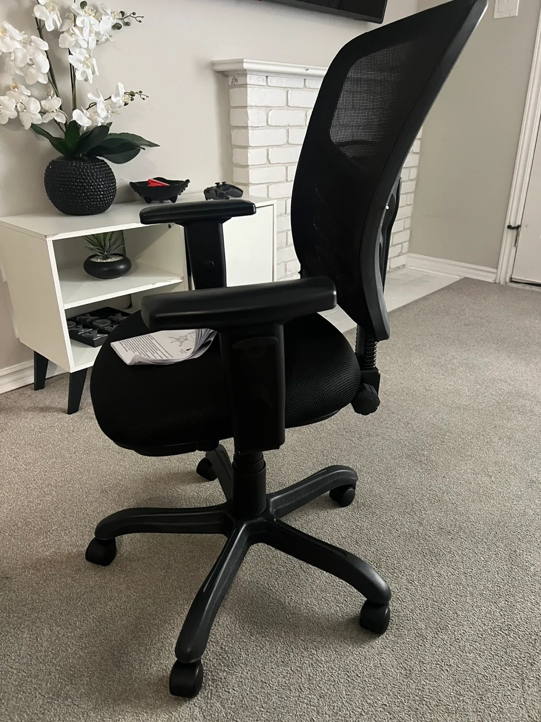 NEW Assembled Adjustable Mid-Back Mesh Desk Chair image indicator(2)