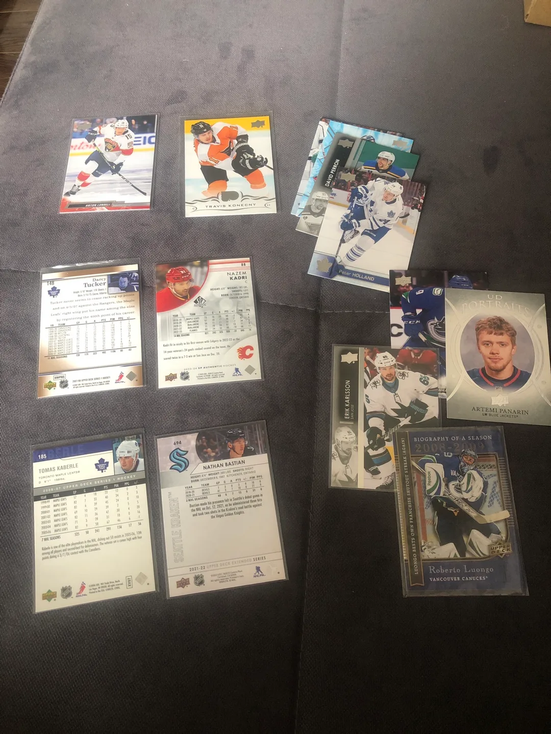 14 Hockey Cards - Upper Deck Series 1 & Portraits image indicator(8)