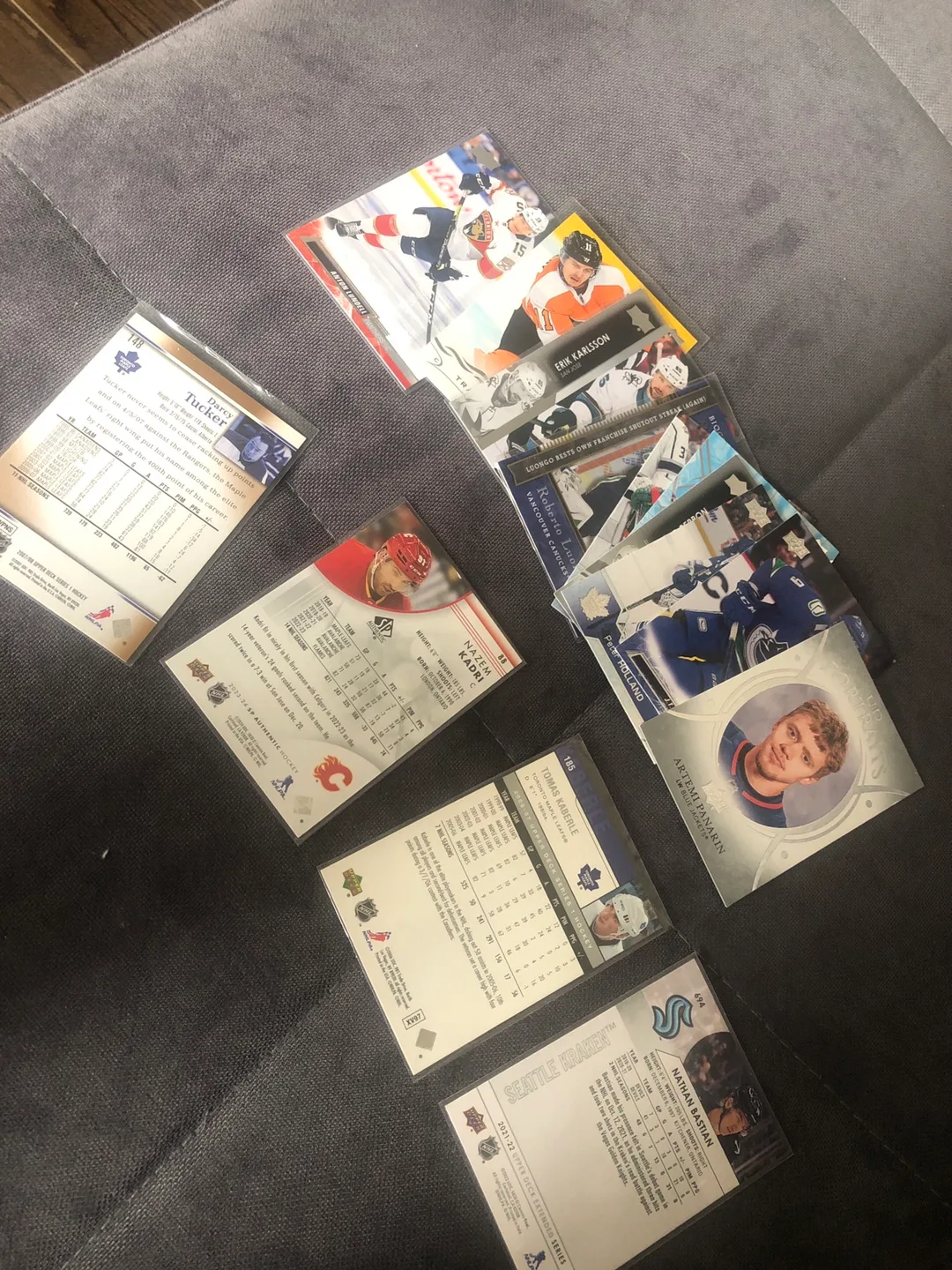 14 Hockey Cards - Upper Deck Series 1 & Portraits image indicator(6)