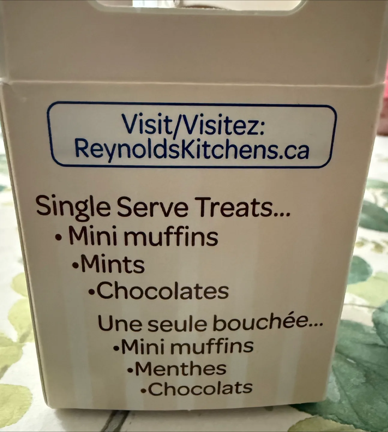 🇨🇦 🍁 Reynolds StayBrite Mini Baking Cups - less than 60 count image indicator(3)