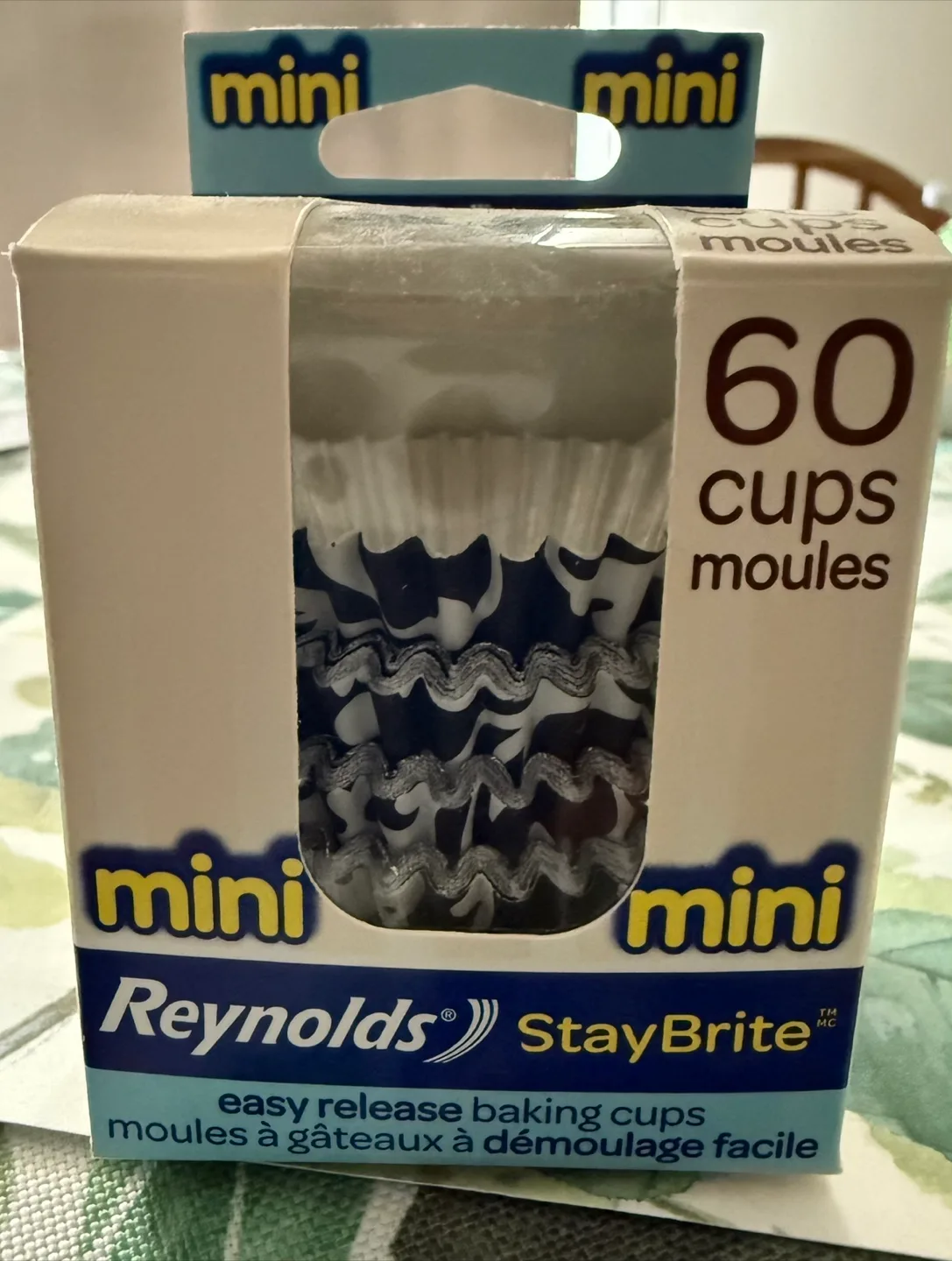 🇨🇦 🍁 Reynolds StayBrite Mini Baking Cups - less than 60 count thumbnail