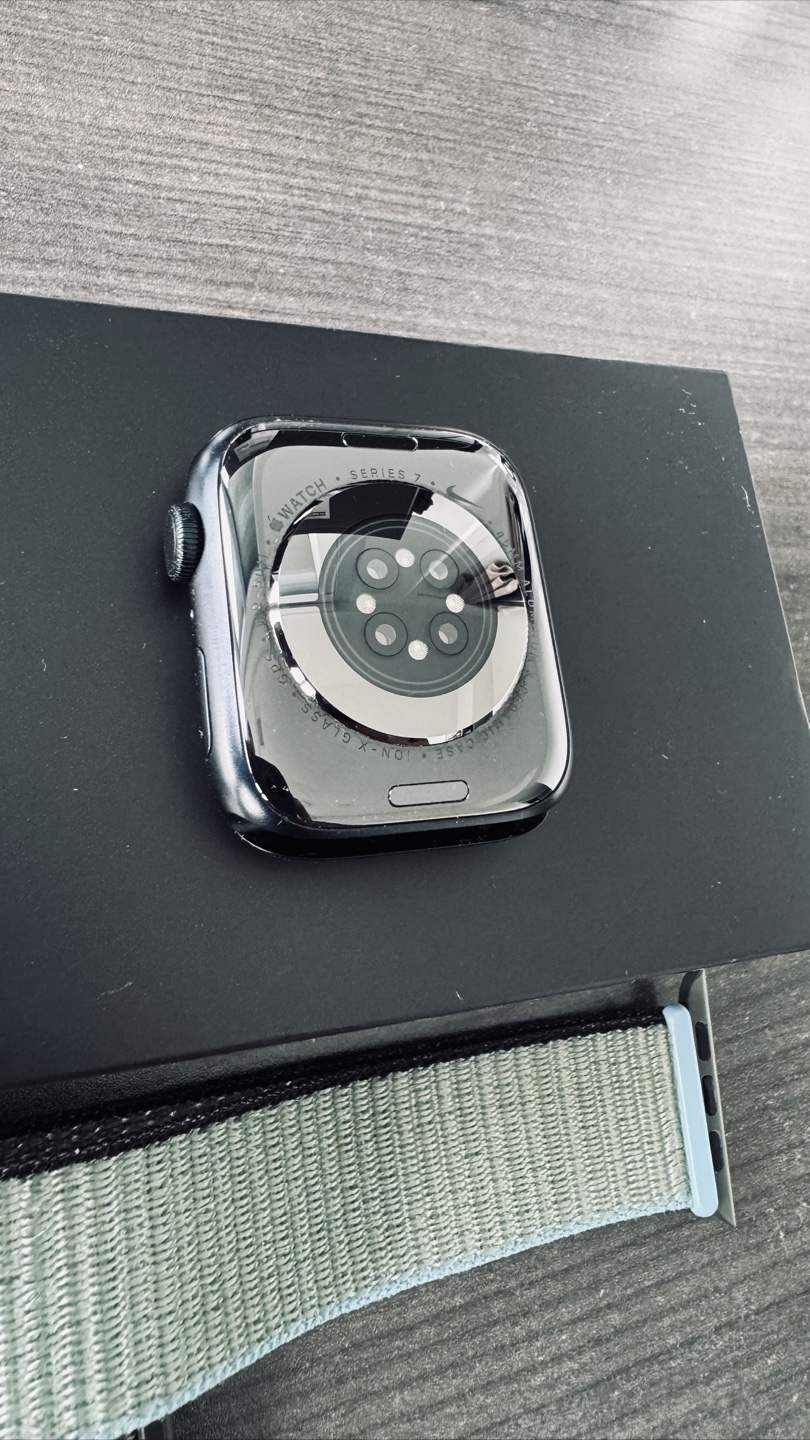 Apple Watch Series 7 Nike Edition - photo 3