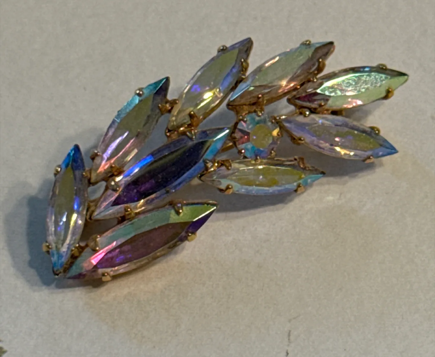 🇨🇦 🍁 Vintage Aurora Borealis Brooch thumbnail