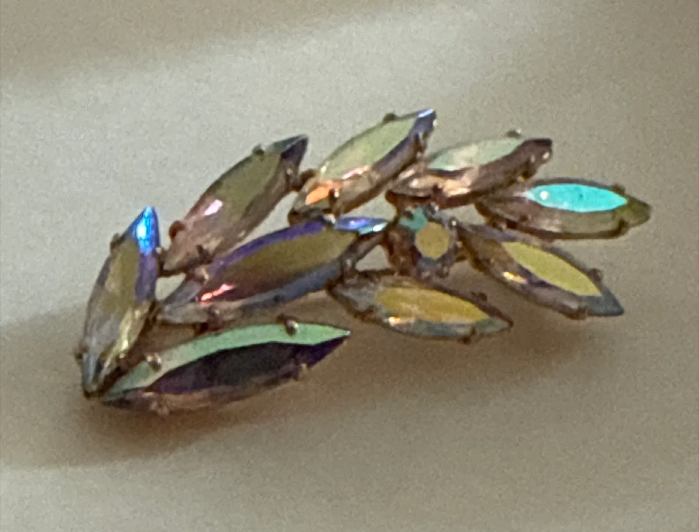 🇨🇦 🍁 Vintage Aurora Borealis Brooch thumbnail