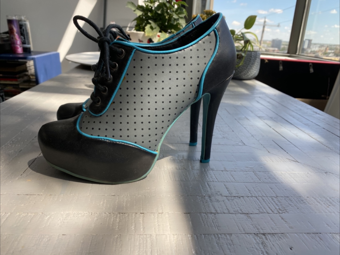TUK Black and Blue Heels, Size 8 - photo 2