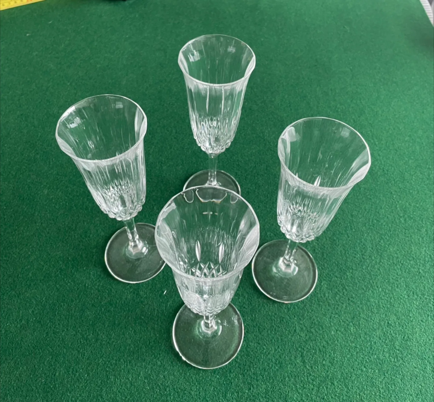 Set of 4 champagne Glasses thumbnail