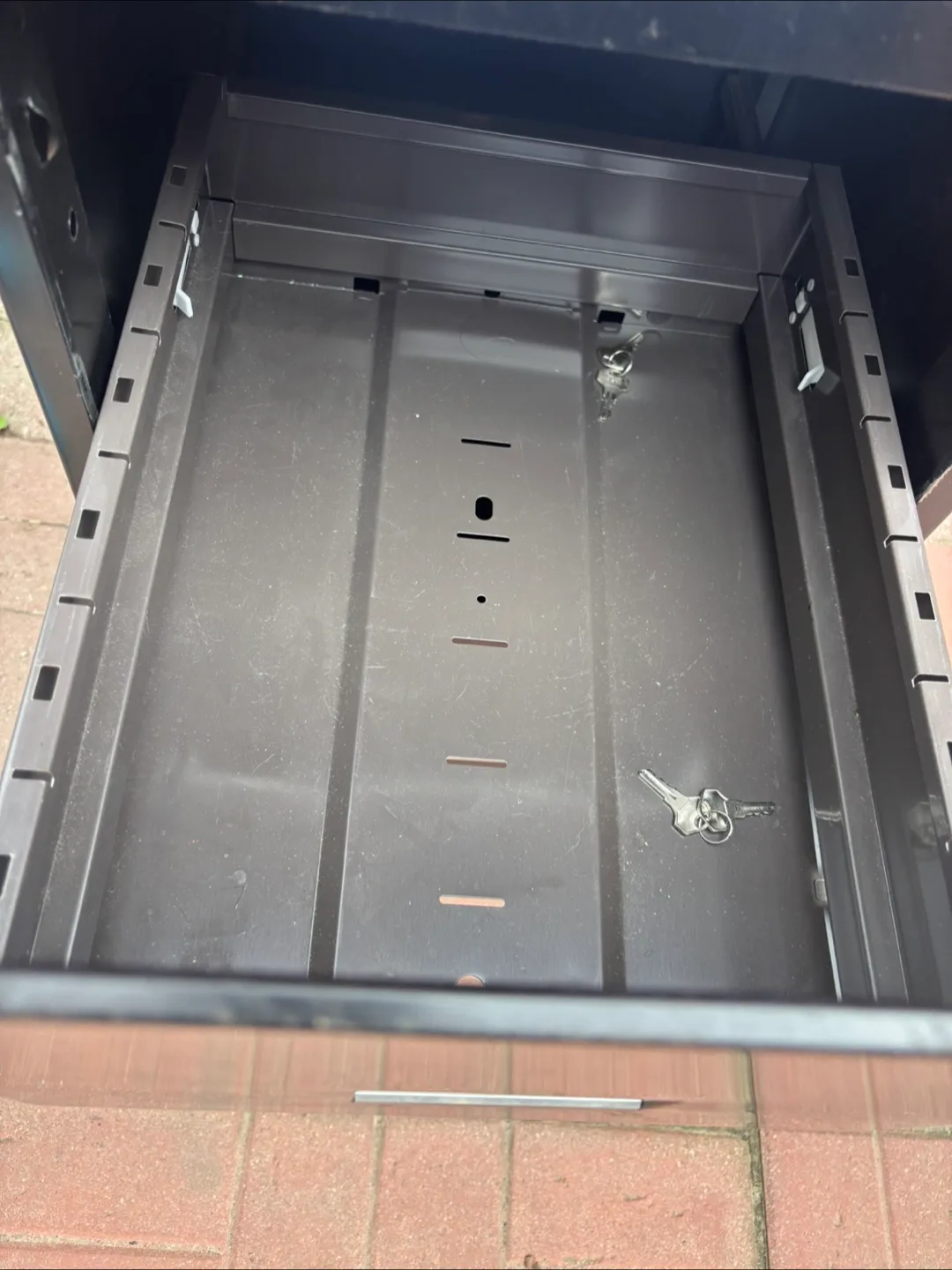 Black Metal Filing Cabinet - 2 Drawers image indicator(6)