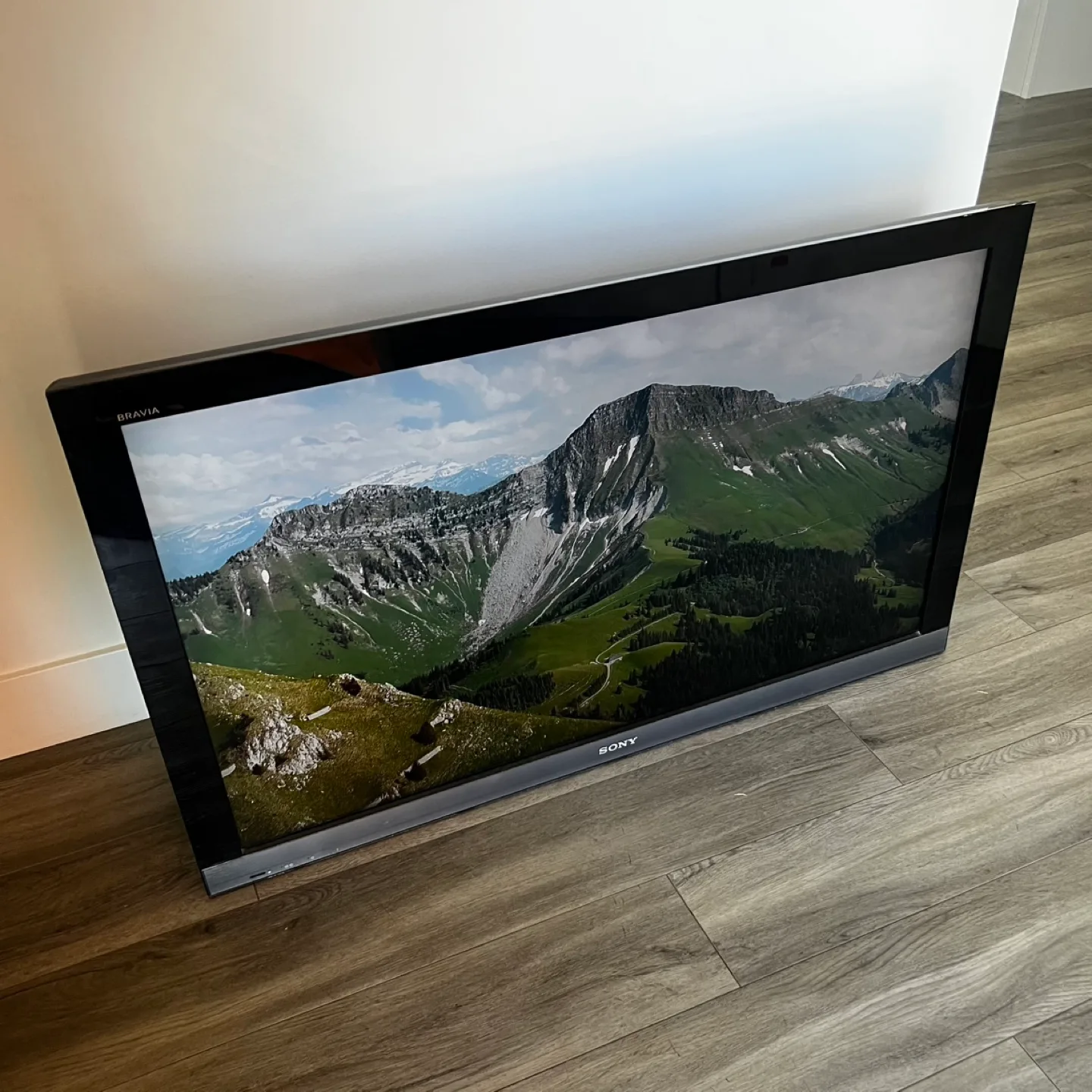 Sony LCD TV thumbnail