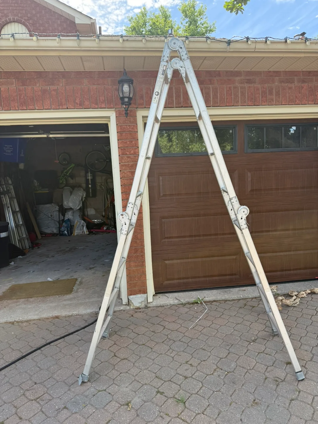 Aluminum Extension Ladder - 225 lbs Duty Rating thumbnail