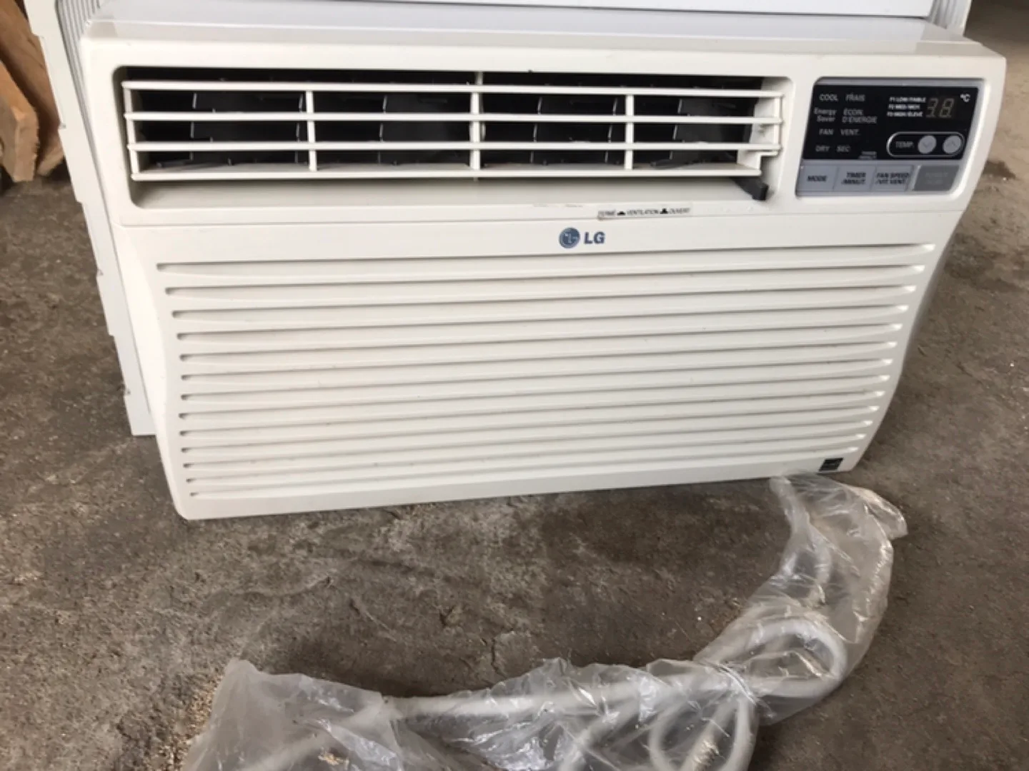 LG, 8,000 BTU Window Air Conditioner thumbnail