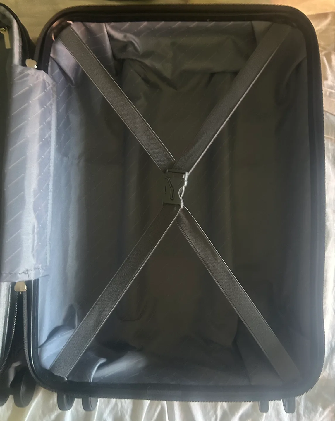 Navy Blue Hard Shell Spinner Carry On Luggage, NEW, 22”x14” image indicator(7)