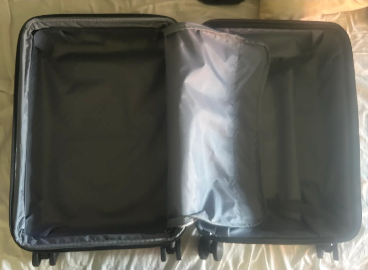 Navy Blue Hard Shell Spinner Carry On Luggage, NEW, 22”x14” image indicator(6)
