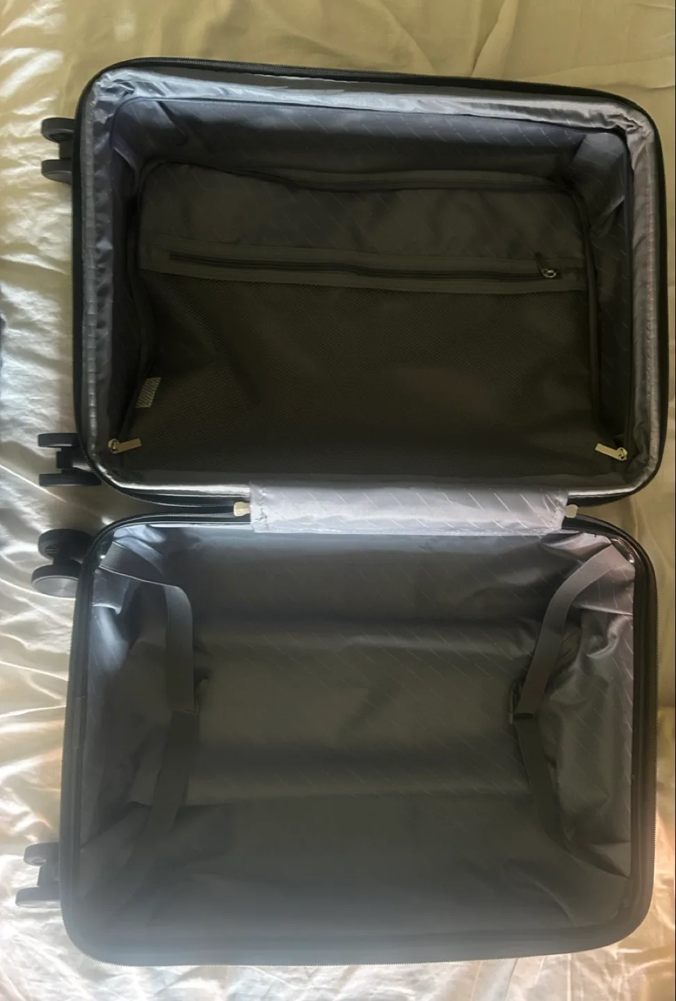 Navy Blue Hard Shell Spinner Carry On Luggage, NEW, 22”x14” image indicator(5)