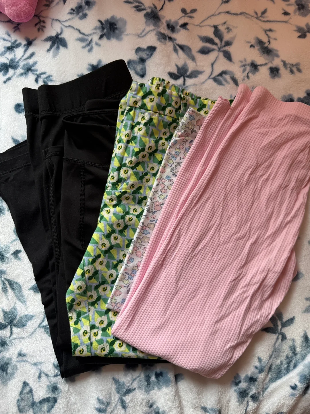 Assorted girls  Leggings: Hurley, Zara, Old Navy thumbnail