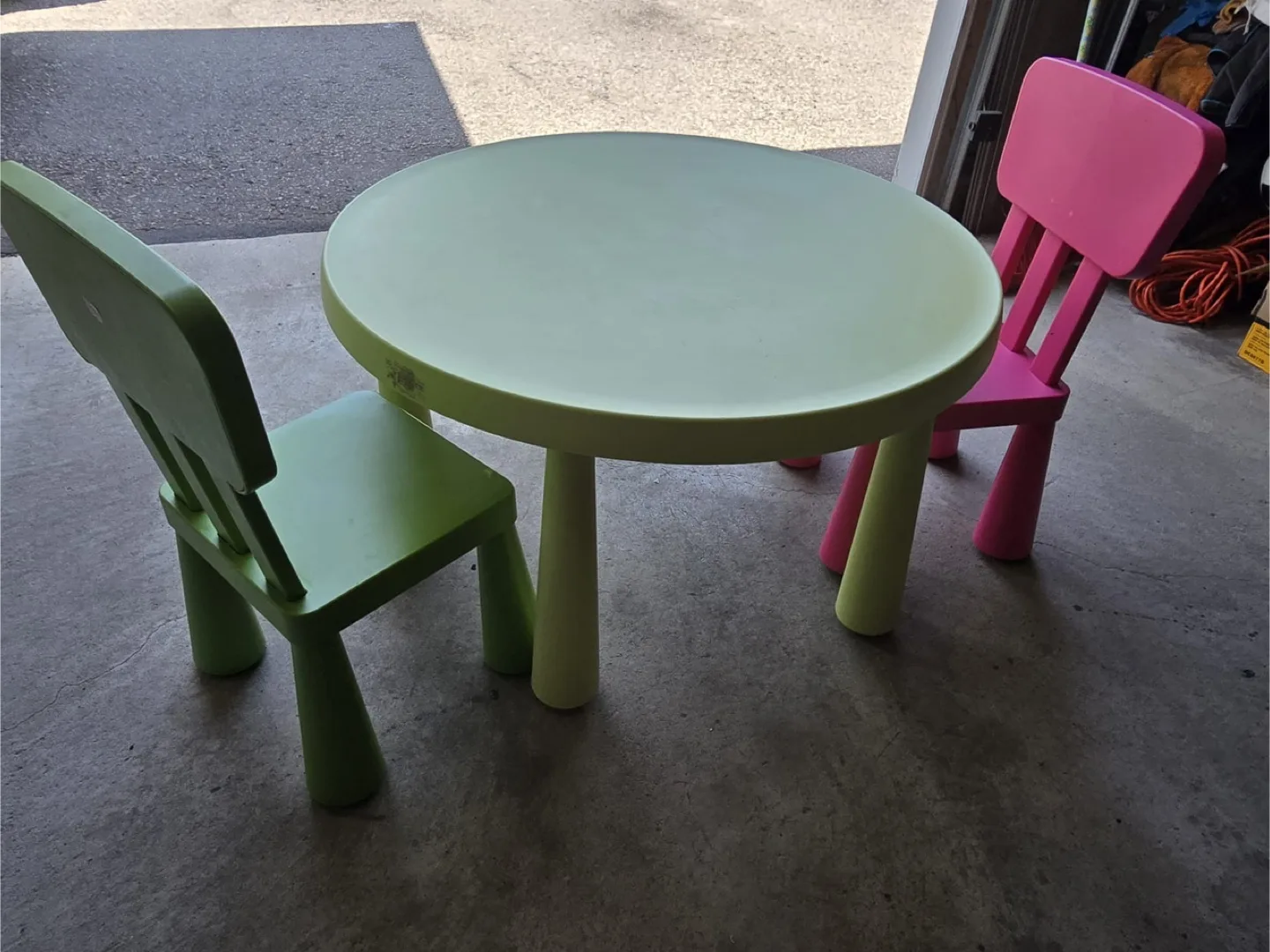 IKEA Mammut Kids Table with 2 Chairs image indicator(3)