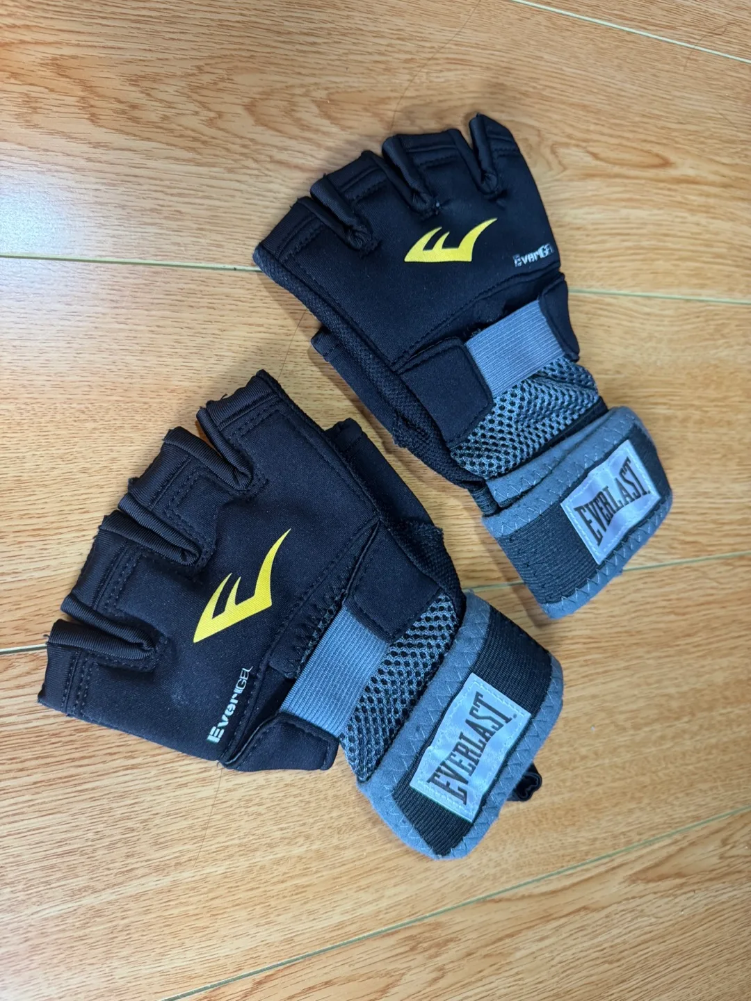 Everlast Evergel Weightlifting Gloves thumbnail