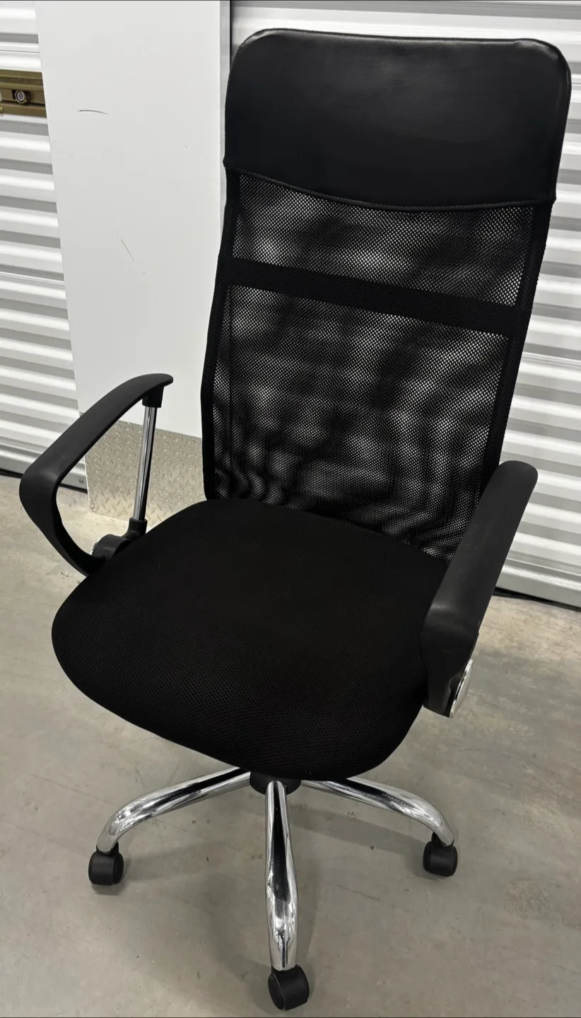 Black Mesh Office Chair thumbnail