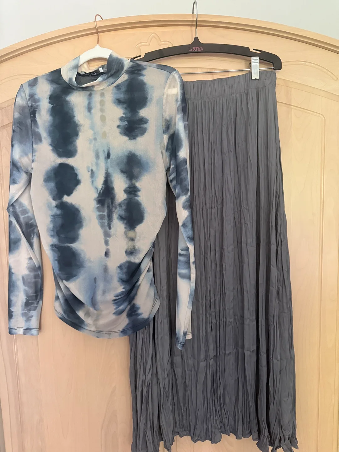Tie-dye Top & Grey Skirt Set 30$ for the set thumbnail