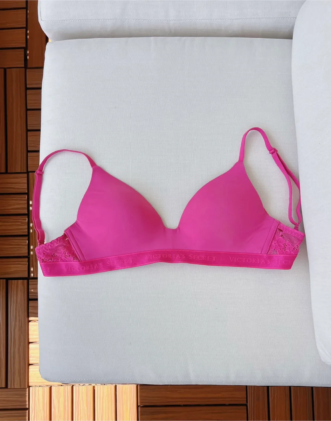 Victoria's Secret Pink Bra - Size 32C thumbnail