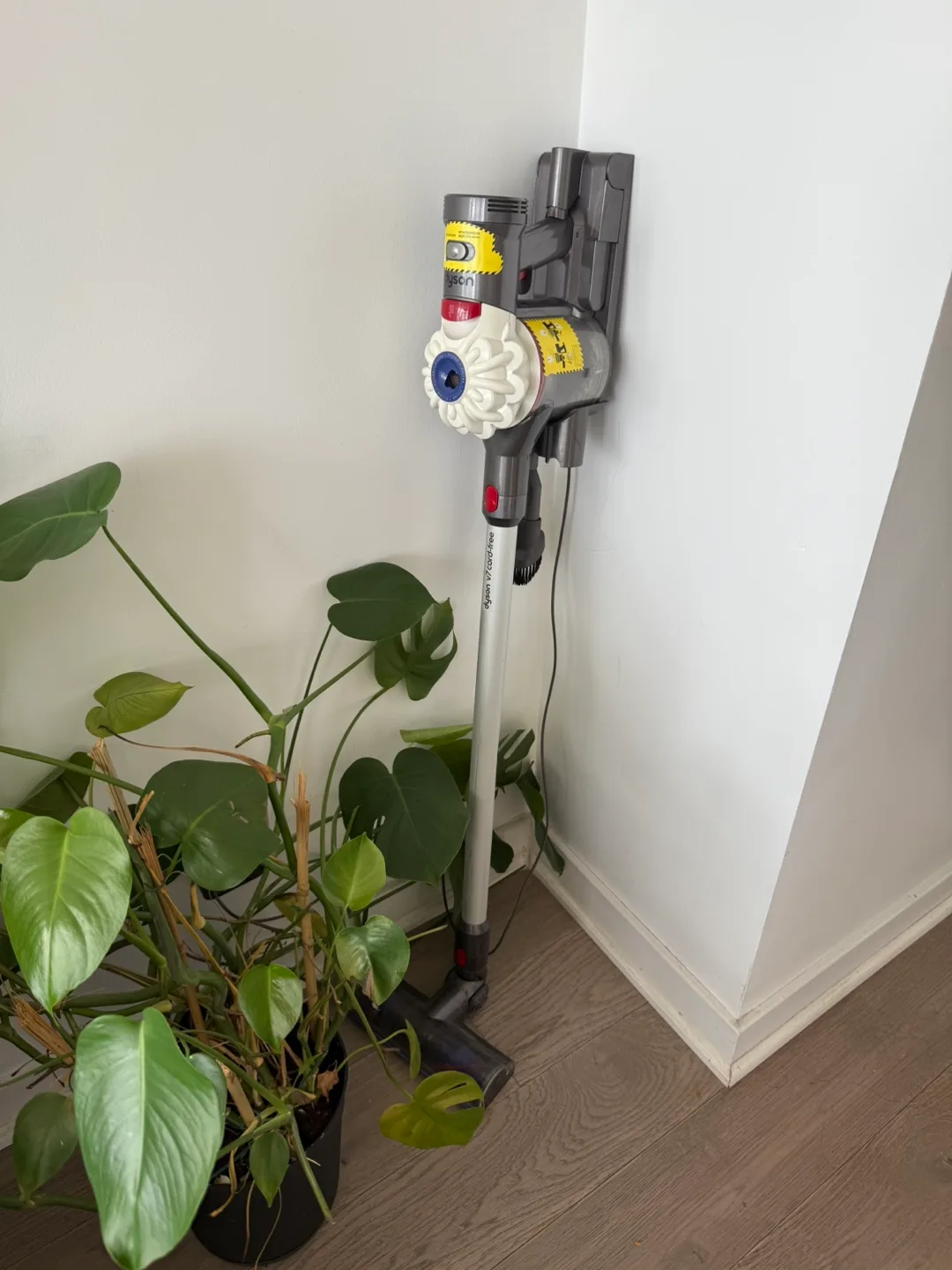 Dyson V7 Cord-Free Vacuum thumbnail