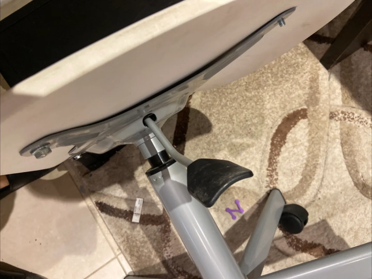 Desk with Shelves and White Chair image indicator(3)