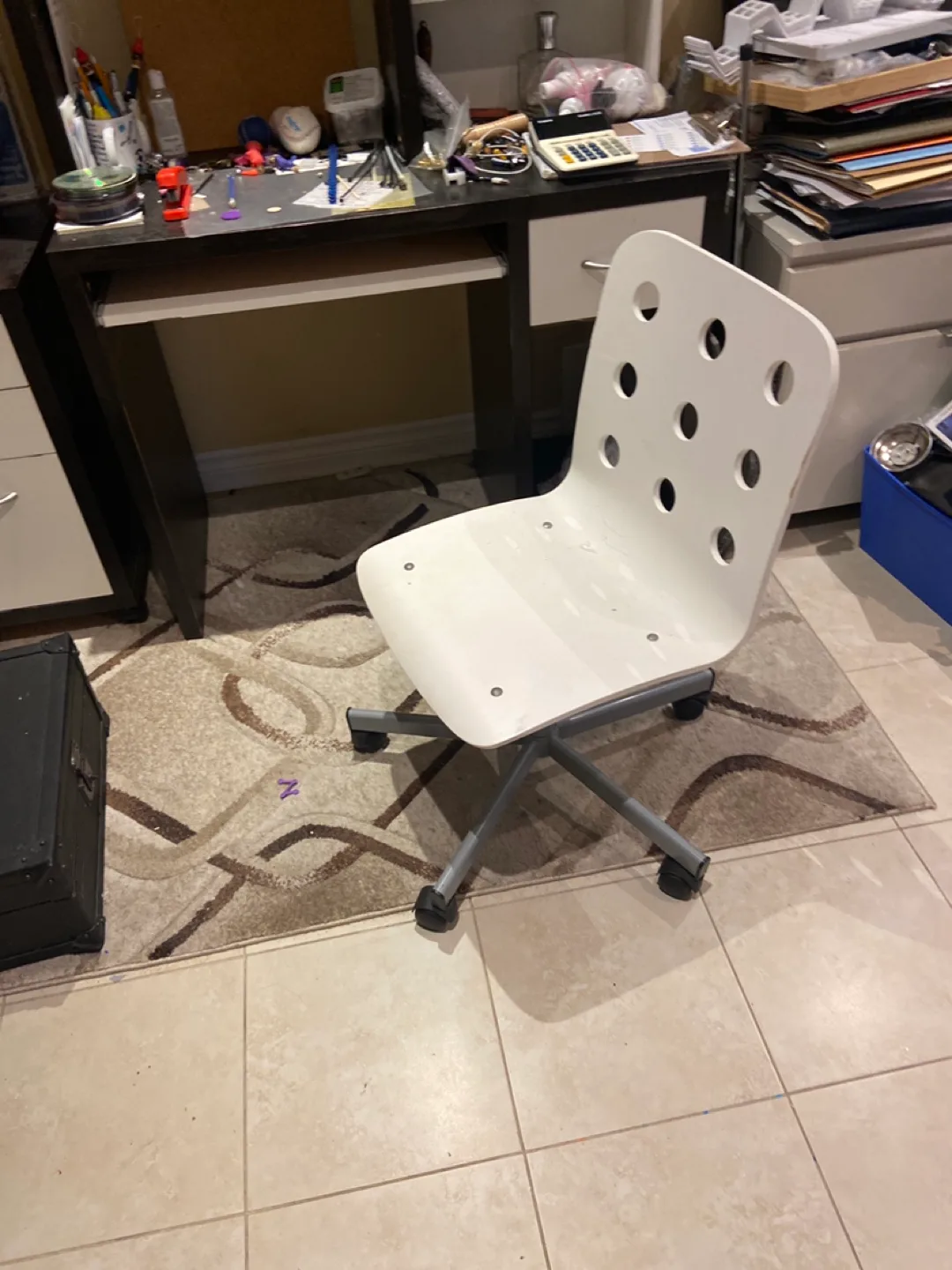 Desk with Shelves and White Chair image indicator(2)