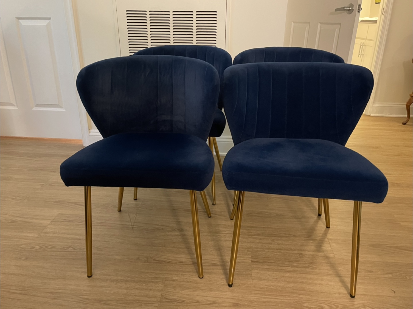 Dining Table with 4 Blue Velvet Chairs - photo 3
