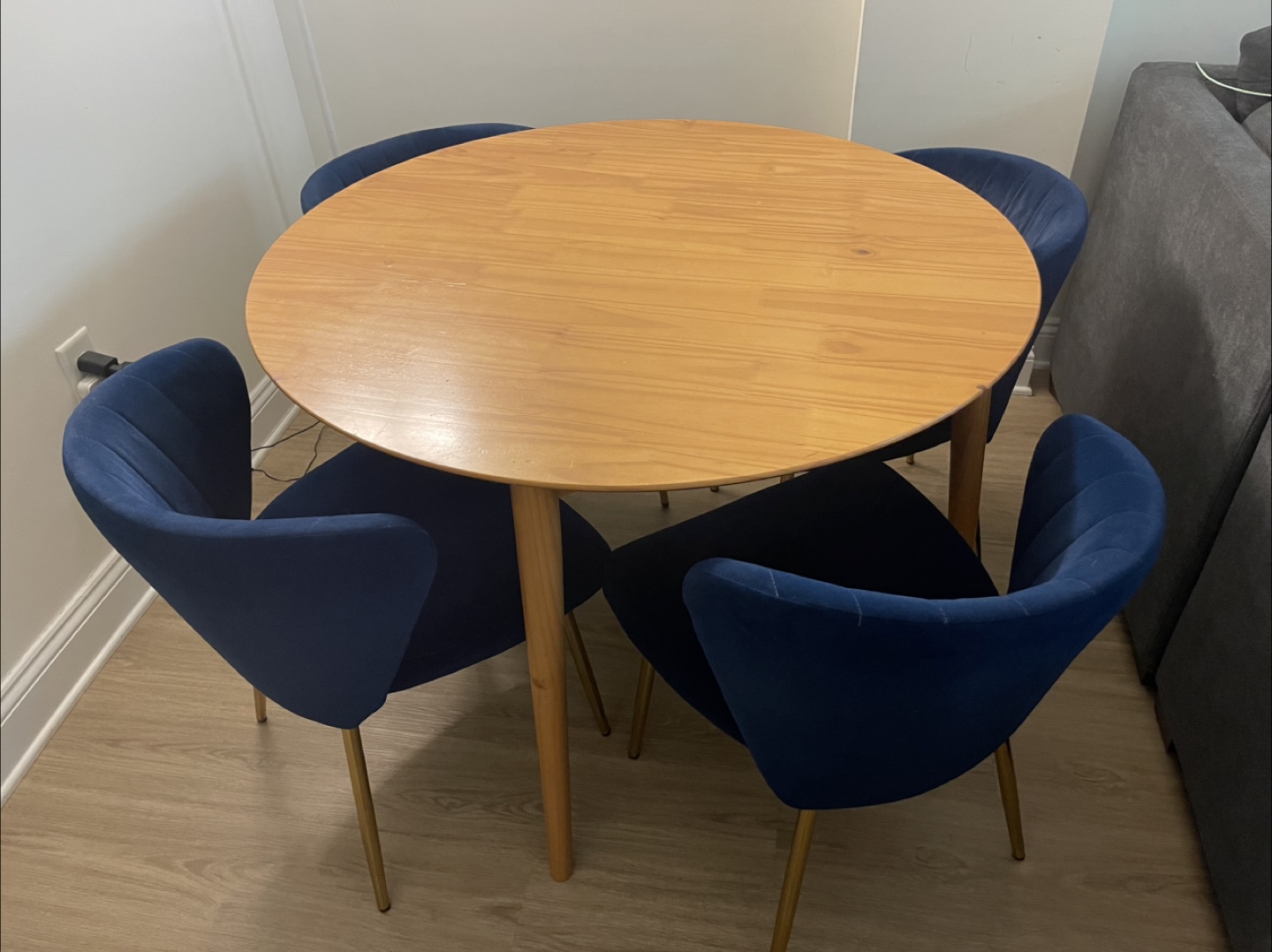 Dining Table with 4 Blue Velvet Chairs - photo 2
