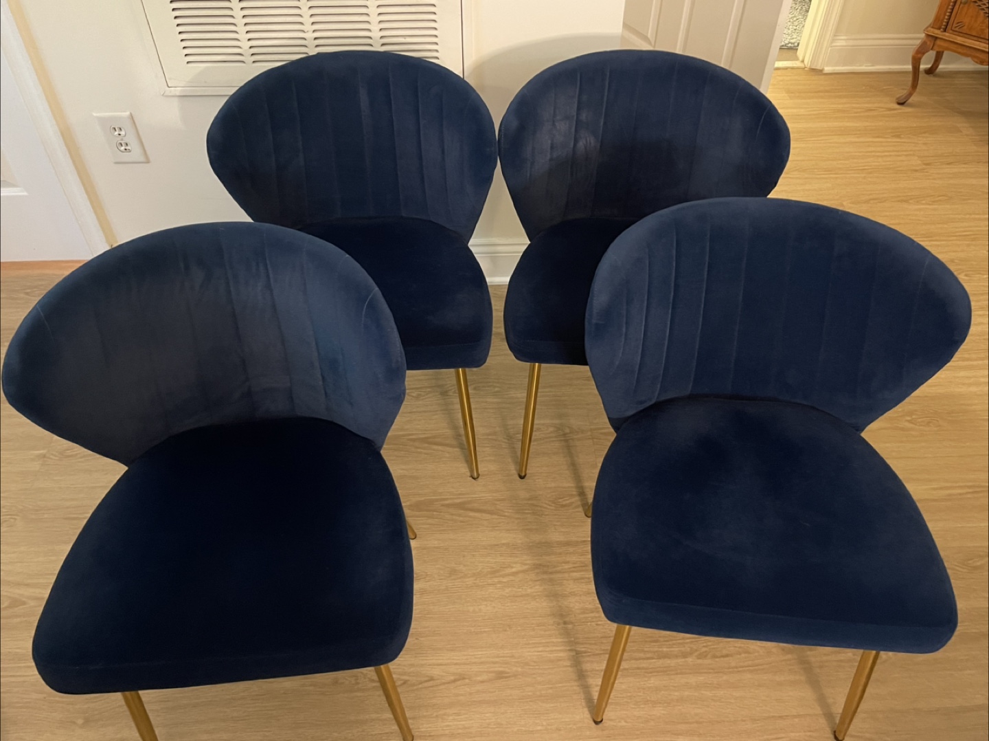 Dining Table with 4 Blue Velvet Chairs - photo 5