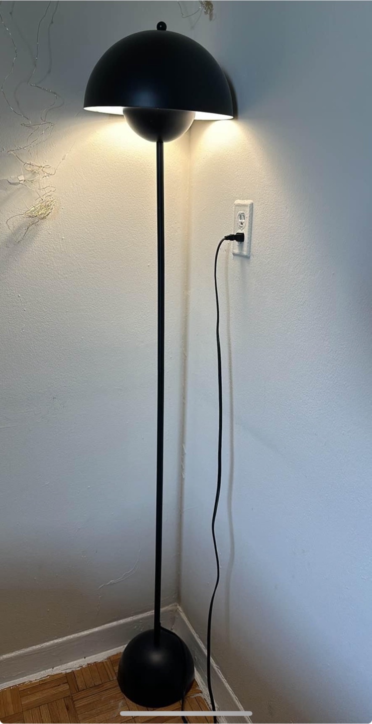 Black hat floor lamp