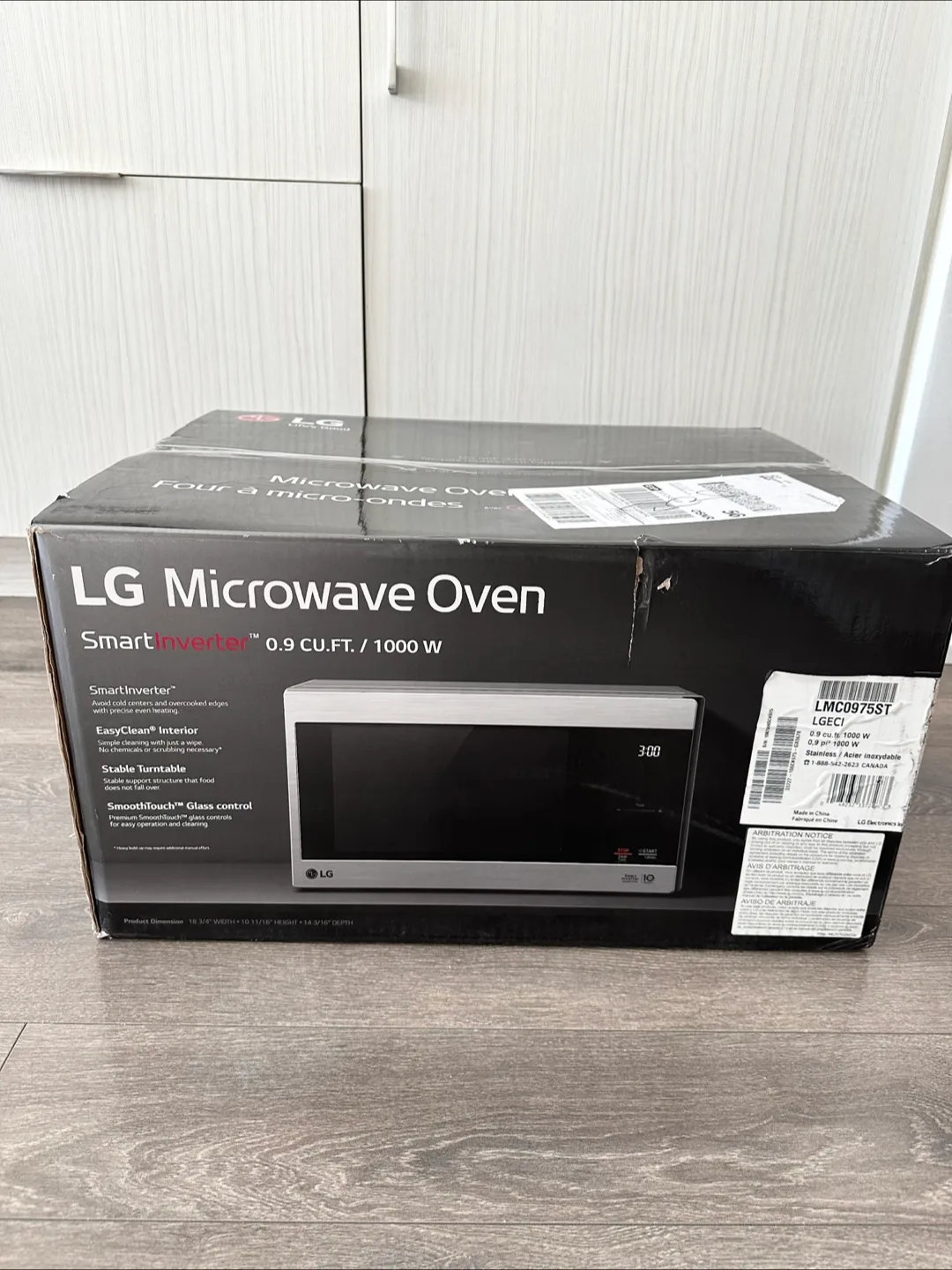 LG Smart Inverter Microwave Oven - 0.9 cu.ft thumbnail