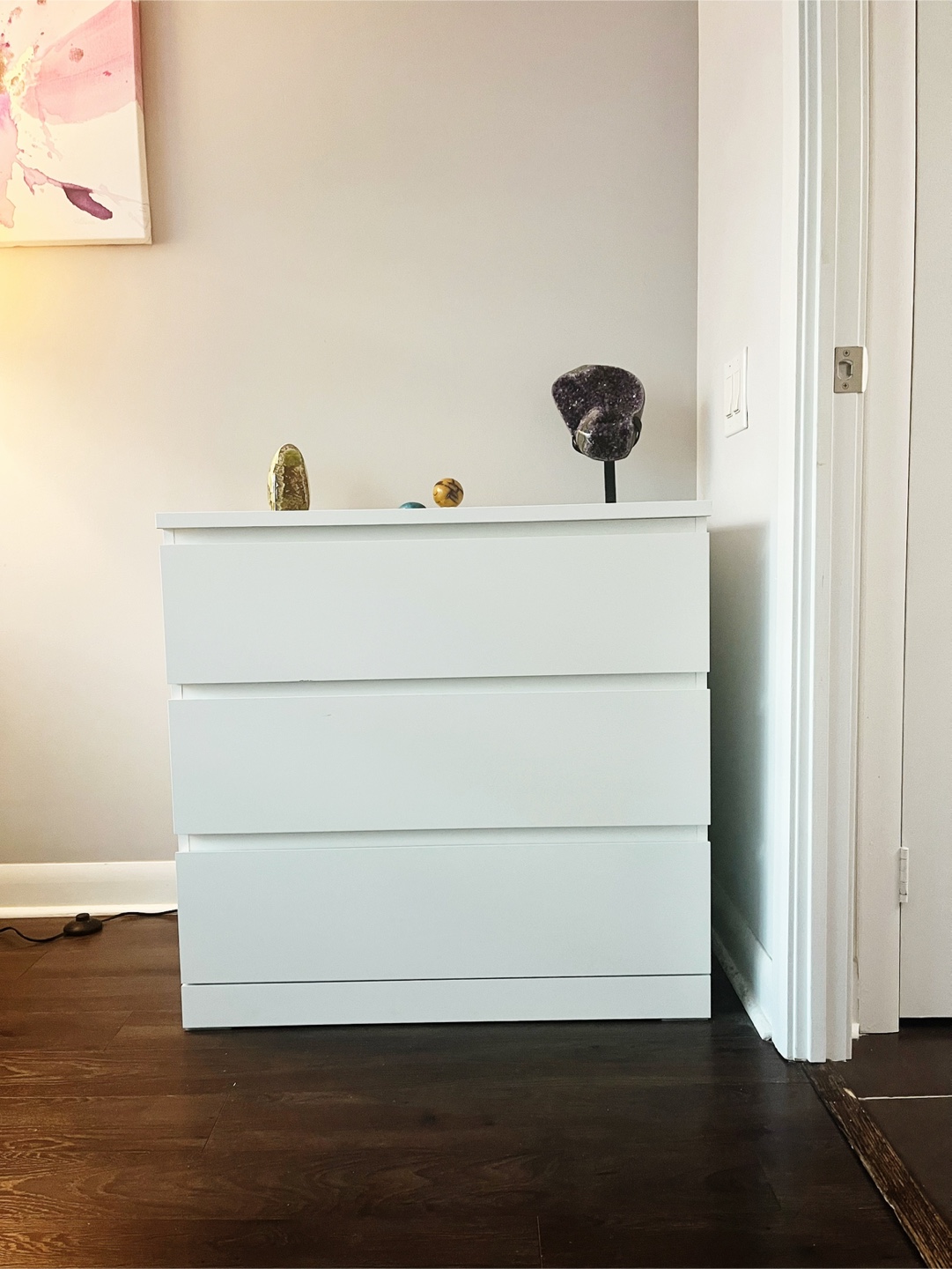 Modern White 3-Drawer Dresser – Excellent Condition - photo 2