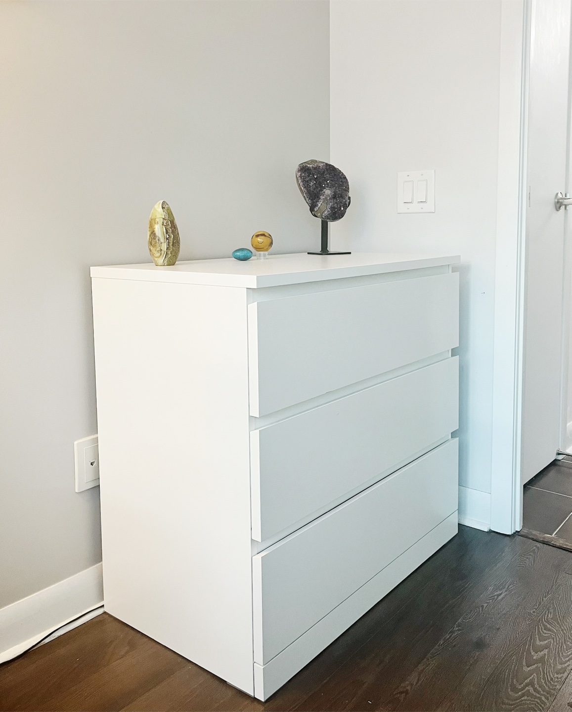 Modern White 3-Drawer Dresser – Excellent Condition