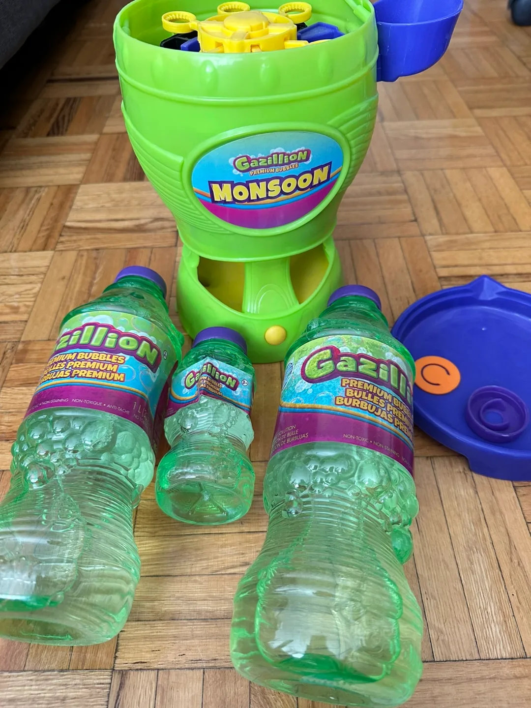 🇨🇦Gazillion Monsoon Bubble Machine with Refill thumbnail