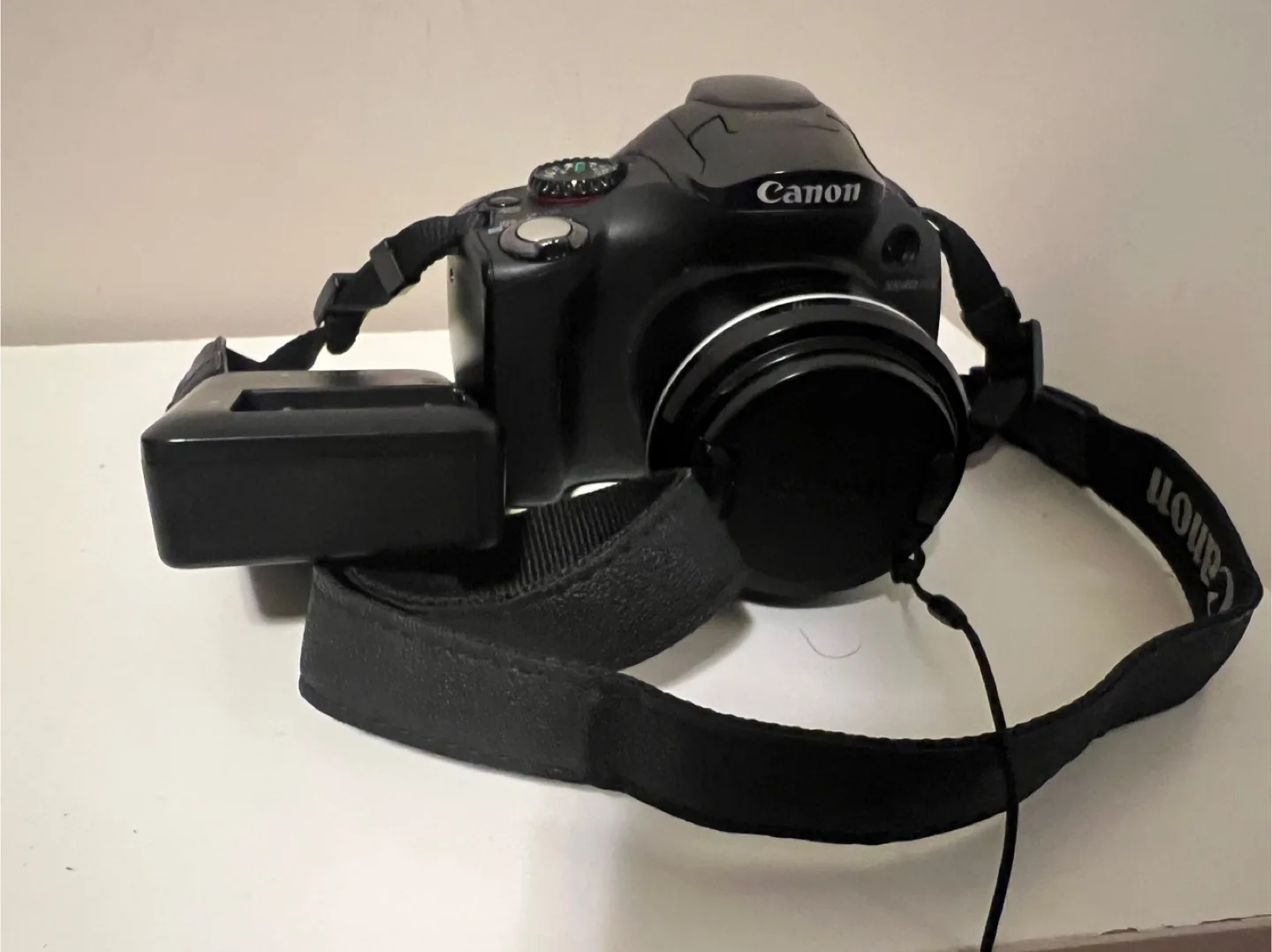 Canon PowerShot SX40 HS Camera with Tripod thumbnail