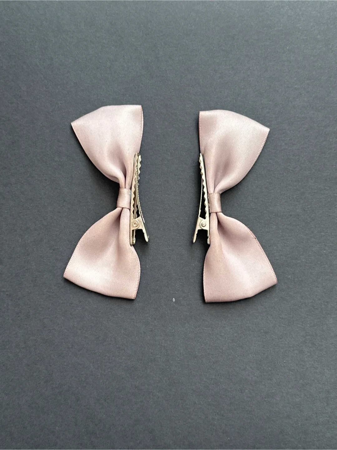 Set of 2 Hair Bow Clips - Light grey thumbnail