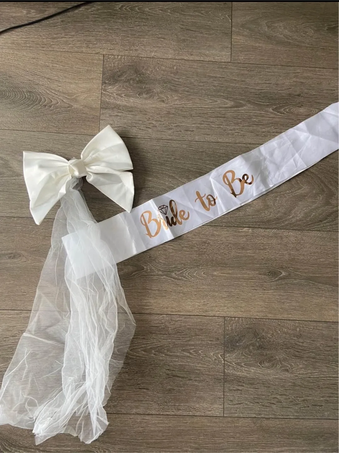 Bride to Be Sash with Veil - White & Gold thumbnail
