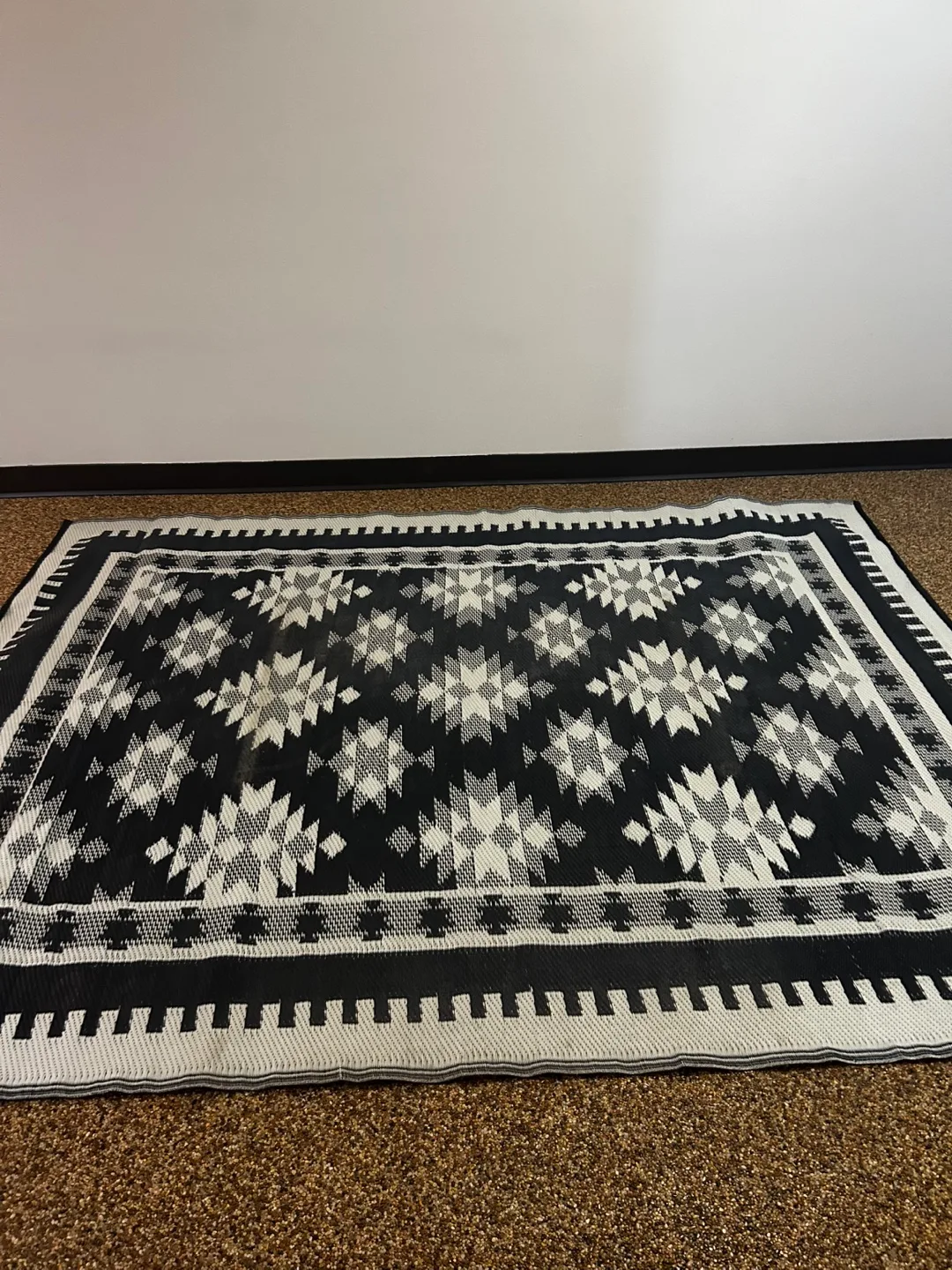 Black & White Patterned Outdoor Rug thumbnail