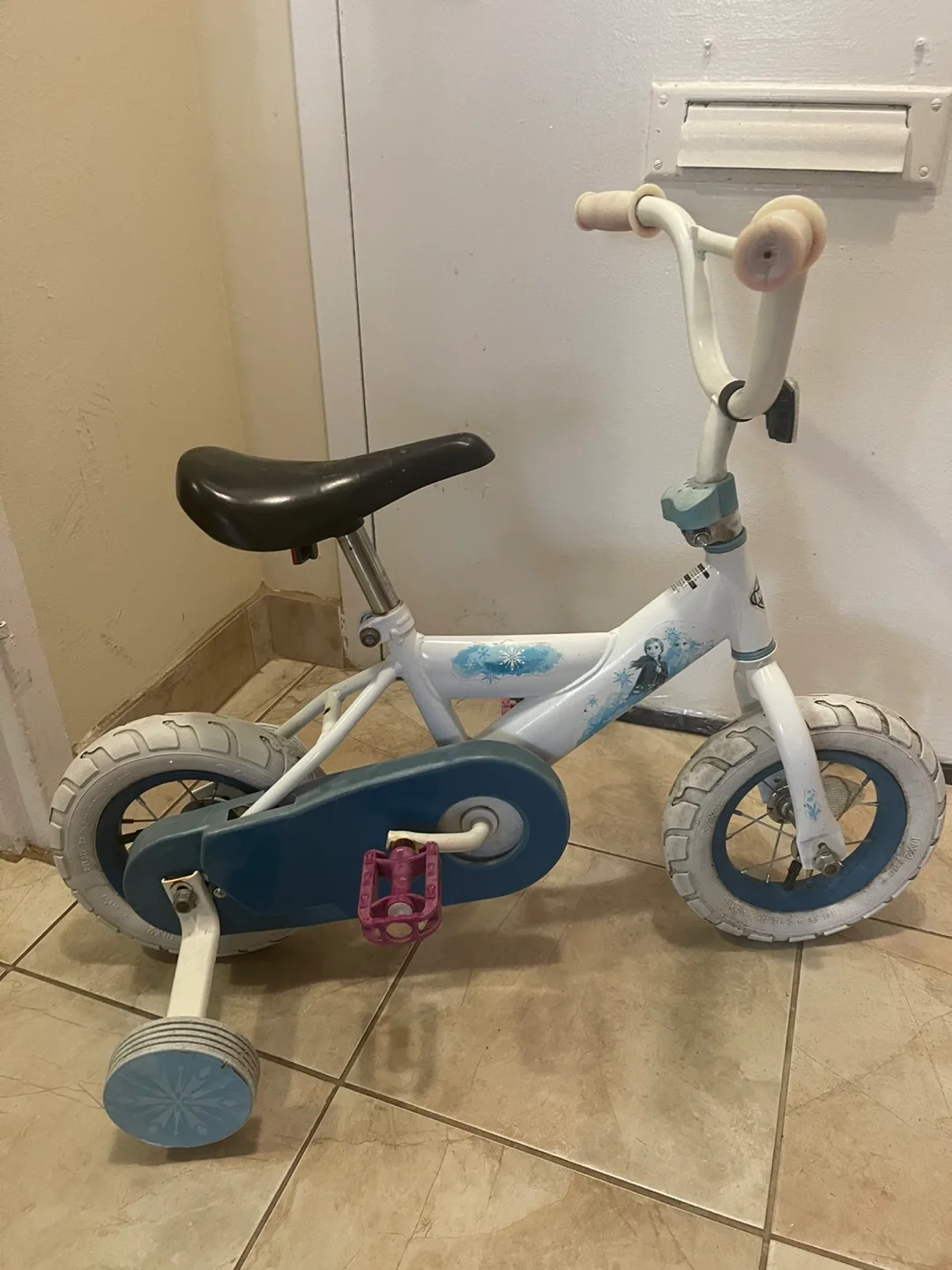 Disney Frozen Kids' Balance Bike thumbnail