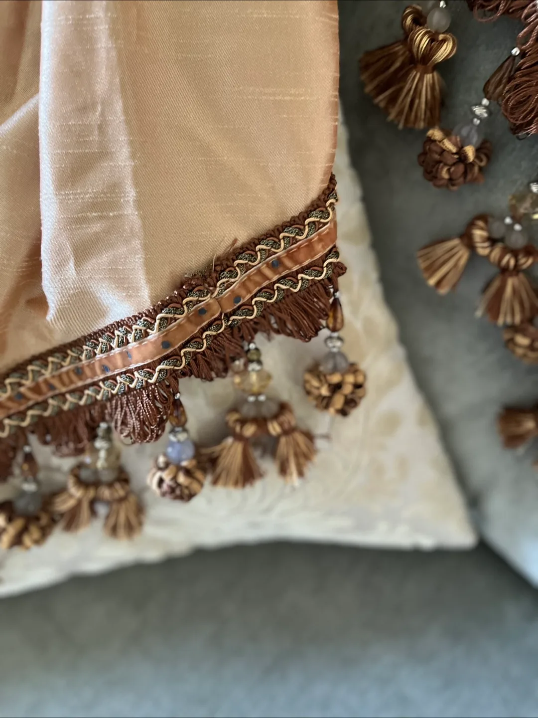 Decorative Valance with Tassels image indicator(3)