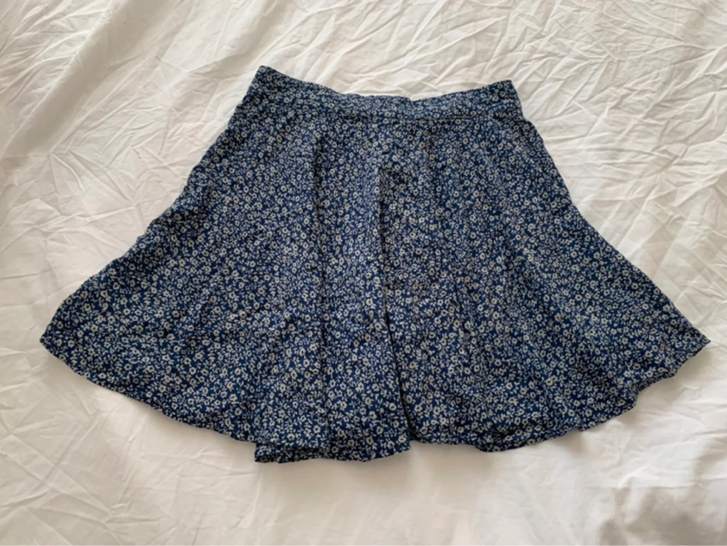 Forever 21 Floral Skirt - Size S 🇨🇦 thumbnail
