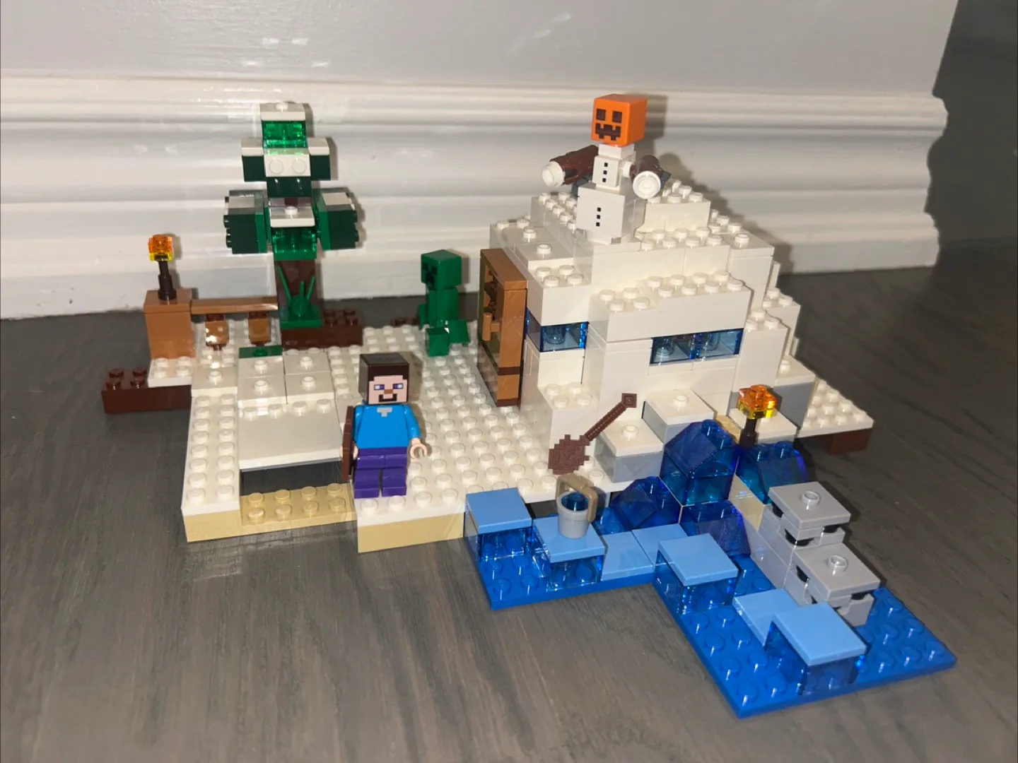 LEGO Minecraft The Snow Hideout #21120 thumbnail